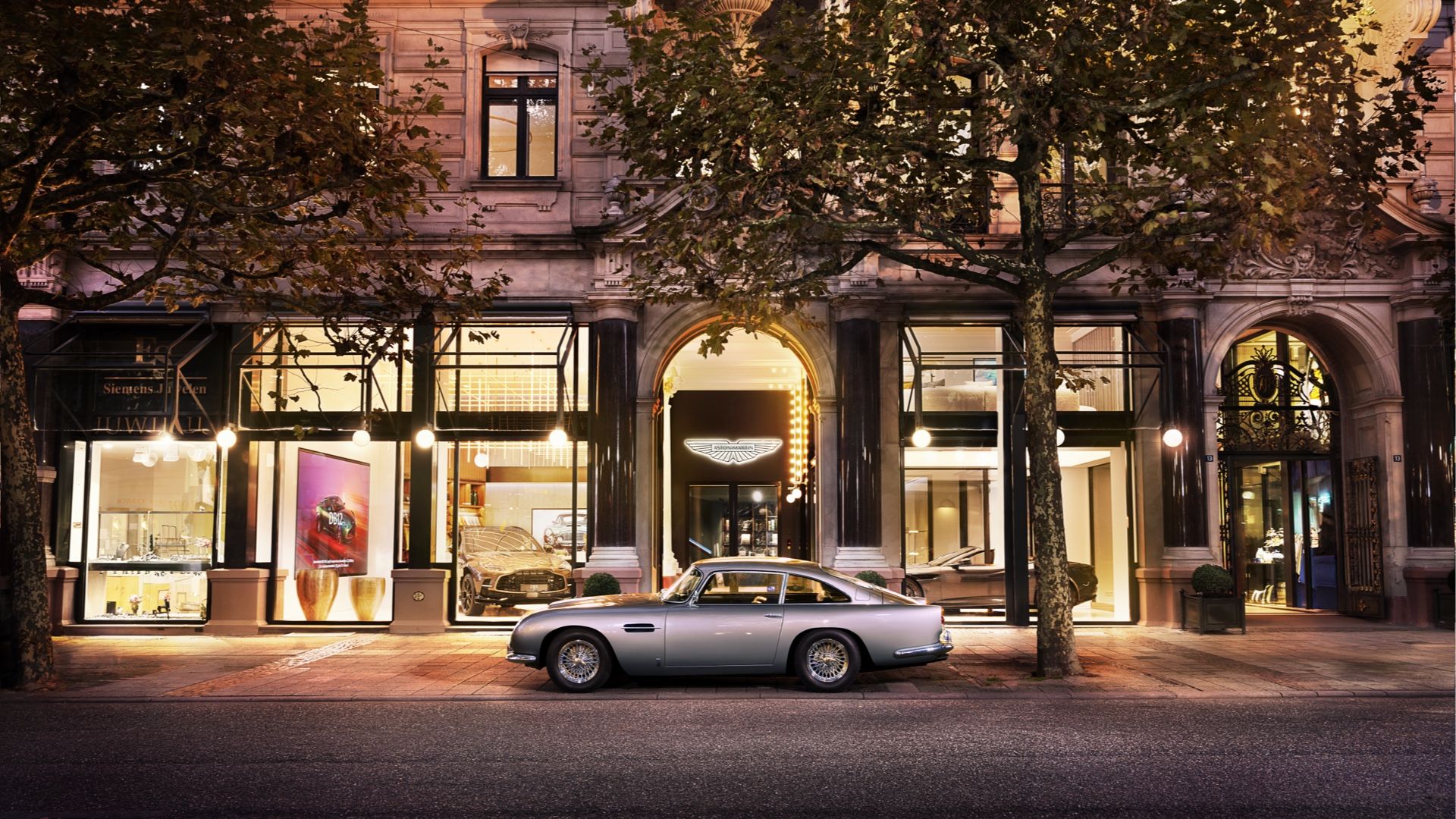 Aston Martin Showroom, Außenansicht