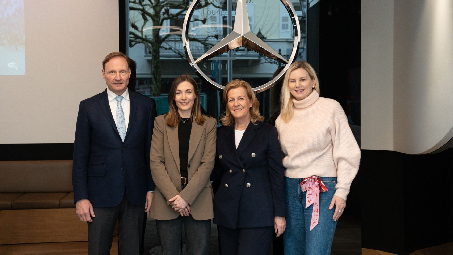 Offizielle vorübergehende Übergabe der Mercedes-Benz Lounge an Antora Shoe