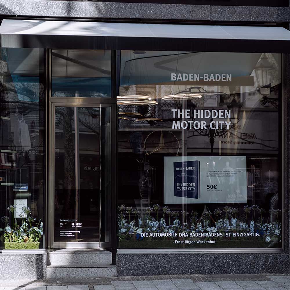 Schaufenster mit Textbeklebung